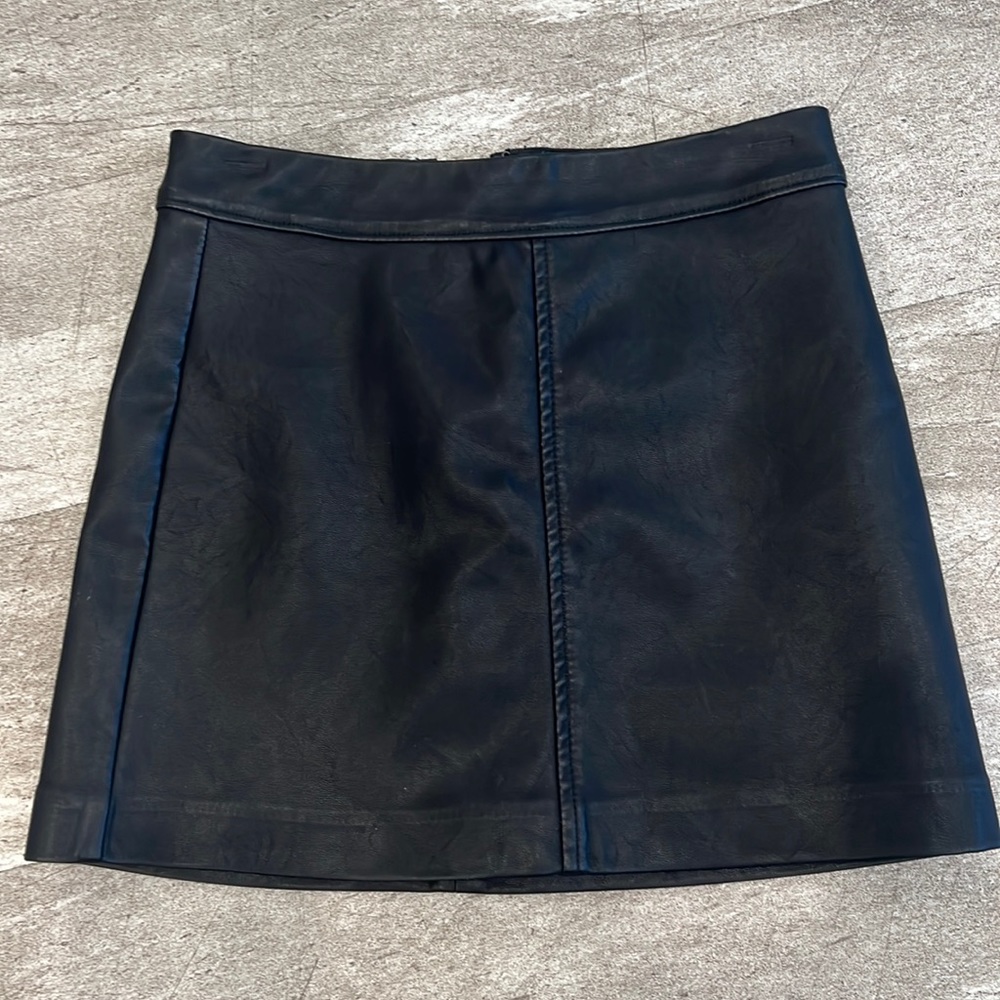 Girls 100% leather skirt - Size: 8 Girls